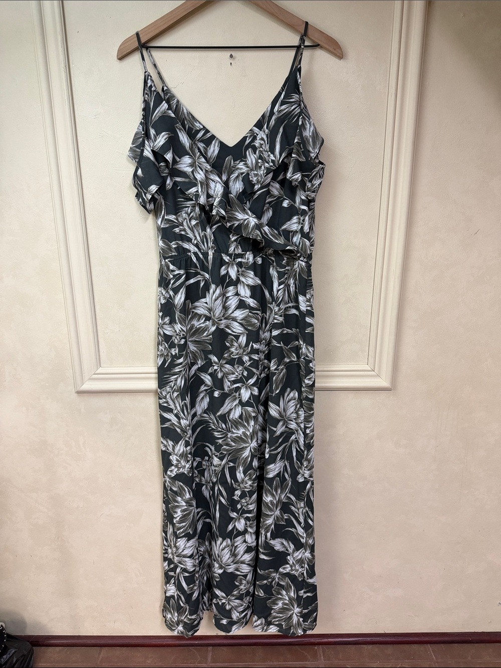 Banana Republic Maxi Dress Green Floral Cold Shoulder size 8